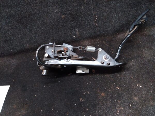 2001 TOYOTA HILUX PEDAL ASSEMBLY