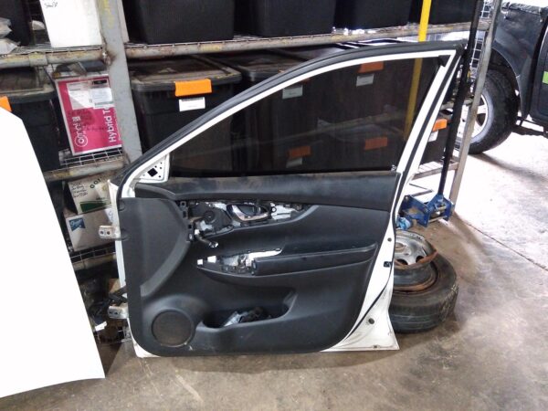 2016 NISSAN XTRAIL Right Front Door