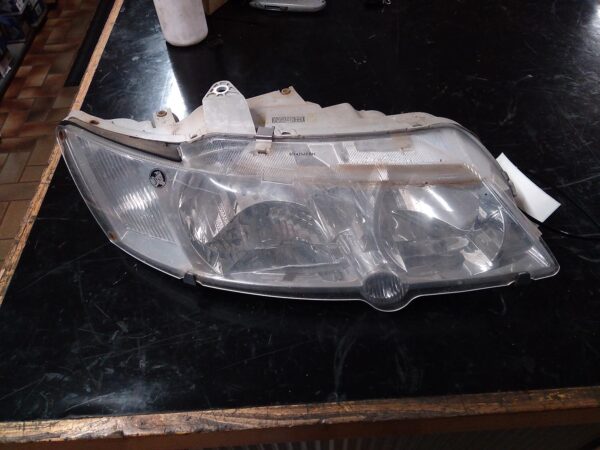 2003 HOLDEN COMMODORE RIGHT HEADLAMP