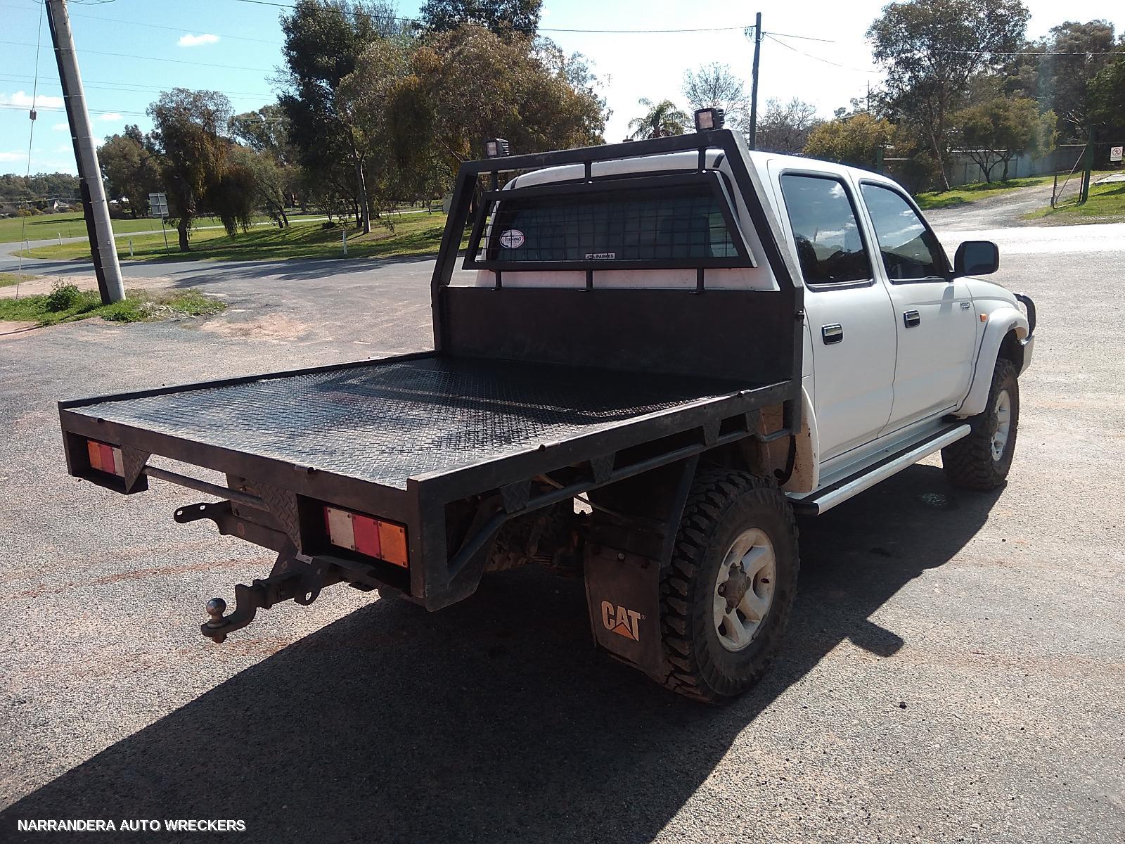 2004 TOYOTA HILUX Left Front Hub Assembly