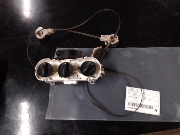 2011 TOYOTA HILUX HEATER/AC CONTROLS