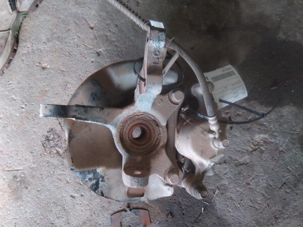2004 HYUNDAI ACCENT LEFT FRONT HUB ASSEMBLY