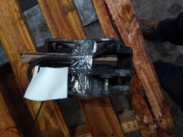 2002 FORD FALCON CALIPER