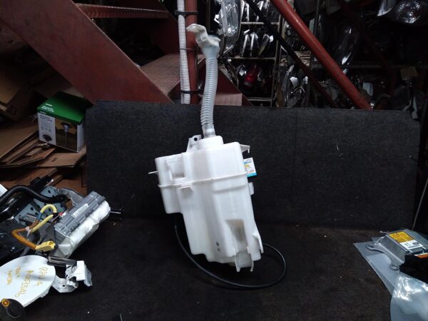 2013 TOYOTA RAV4 WASHER BOTTLE