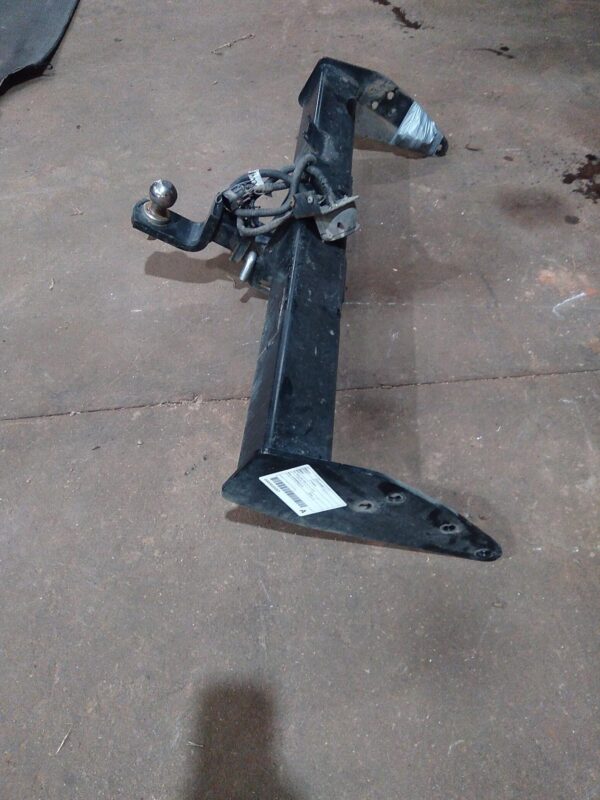 2015 HOLDEN COLORADO TOWBAR
