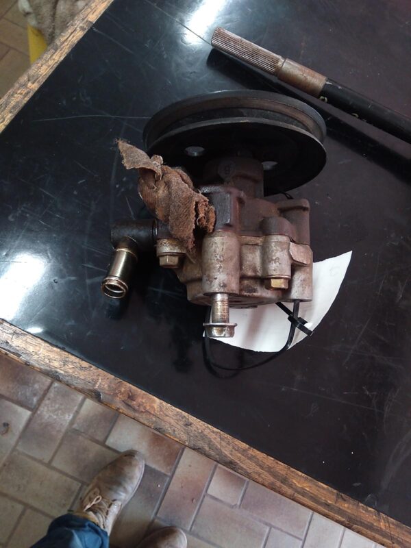 2003 TOYOTA HILUX STEERING PUMP