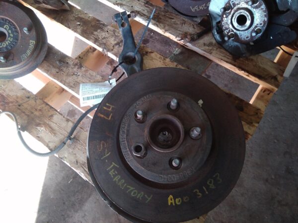 2006 FORD TERRITORY LEFT FRONT HUB ASSEMBLY