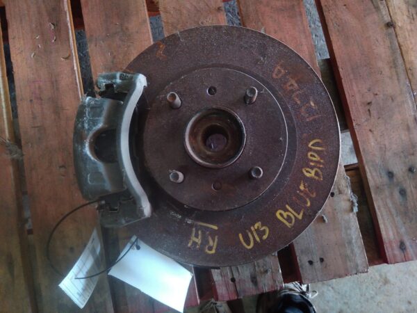 1997 NISSAN BLUEBIRD RIGHT FRONT HUB ASSEMBLY