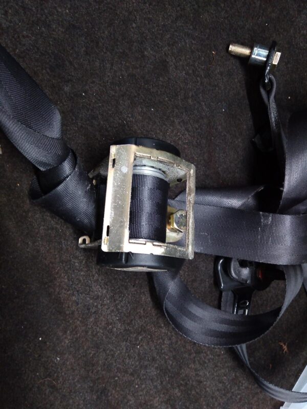 2005 HOLDEN COMMODORE SEATBELT/STALK