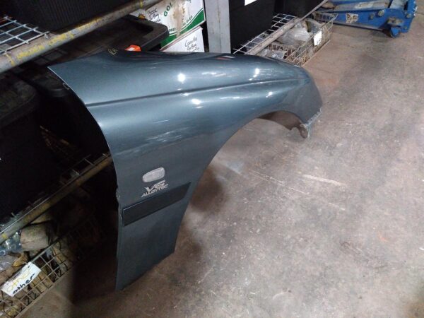 2005 HOLDEN COMMODORE RIGHT GUARD