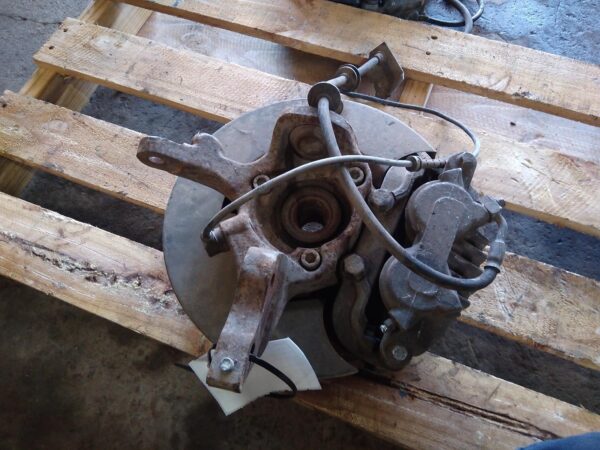 2006 HOLDEN COMMODORE RIGHT FRONT HUB ASSEMBLY