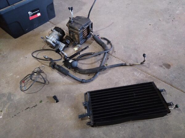 1996 TOYOTA HILUX A/C ASSEMBLY (KIT)