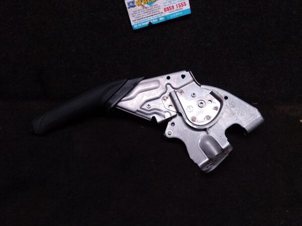 2013 TOYOTA RAV4 HANDBRAKE LEVER
