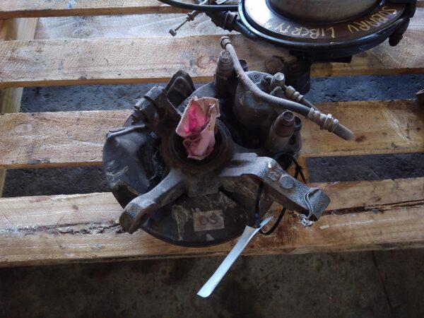 1998 FORD LASER RIGHT FRONT HUB ASSEMBLY