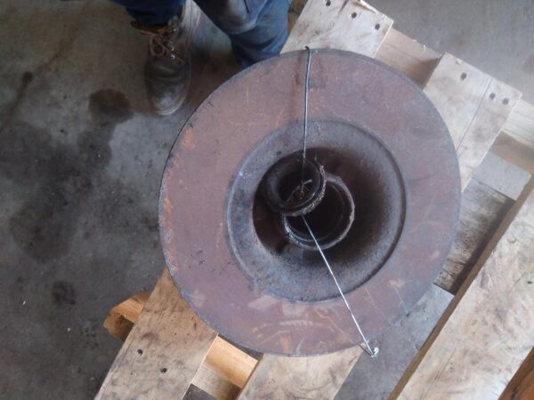 1976 HOLDEN KINGSWOOD RIGHT FRONT HUB ASSEMBLY