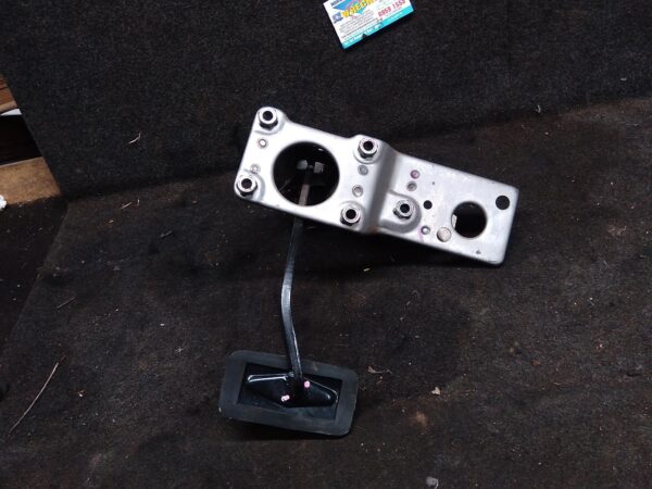 1996 TOYOTA HILUX PEDAL ASSEMBLY