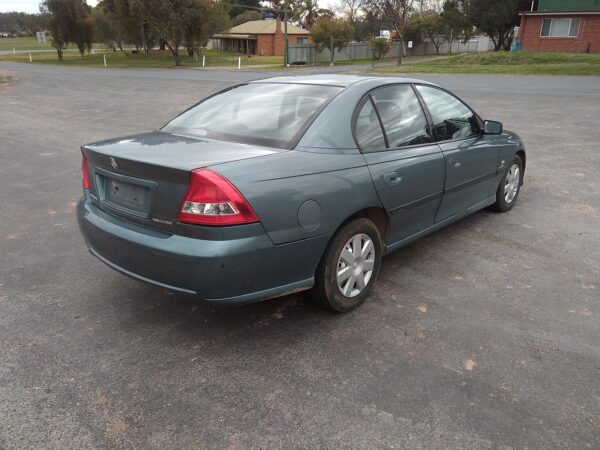 2005 HOLDEN COMMODORE GRILLE