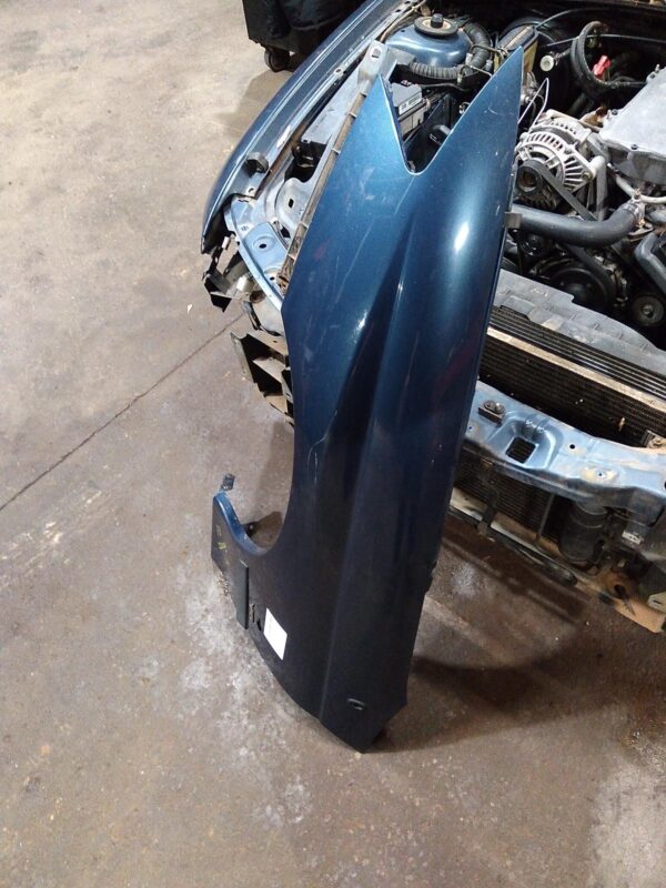 2003 HOLDEN COMMODORE LEFT GUARD