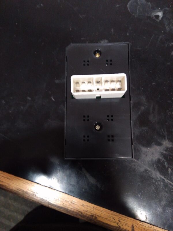 2004 HOLDEN COMMODORE PWR DR WIND SWITCH