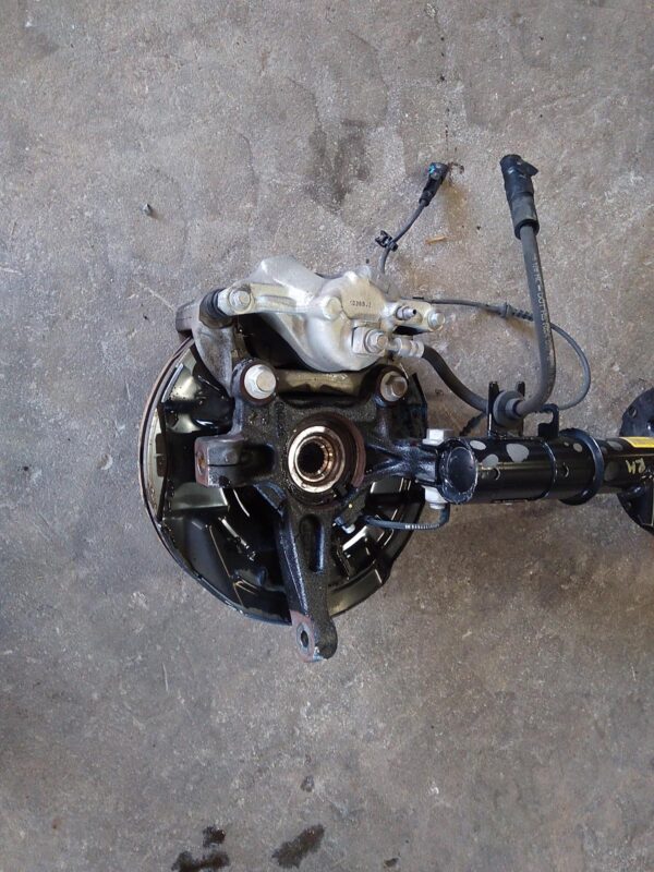 2016 HOLDEN BARINA RIGHT FRONT HUB ASSEMBLY