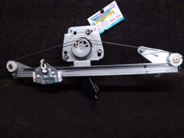 2005 HOLDEN COMMODORE LEFT REAR WND REG/MOTOR