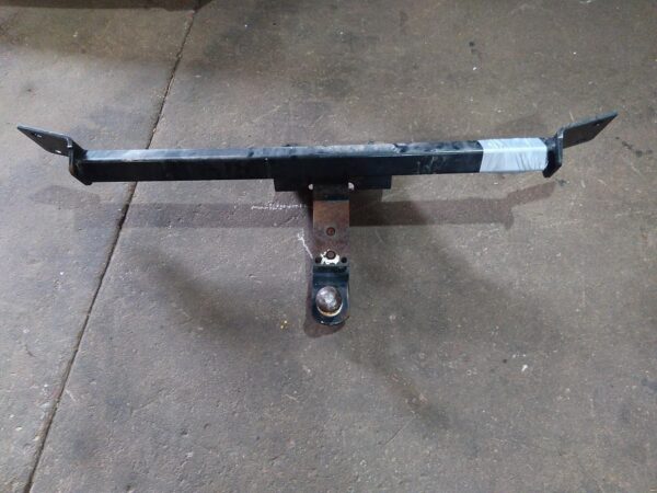 2006 HOLDEN COMMODORE TOWBAR