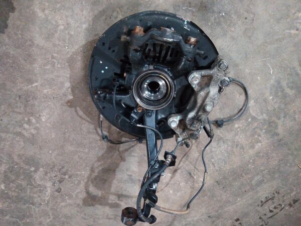 2014 TOYOTA HILUX LEFT FRONT HUB ASSEMBLY