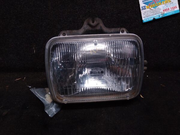 1996 TOYOTA HILUX RIGHT HEADLAMP