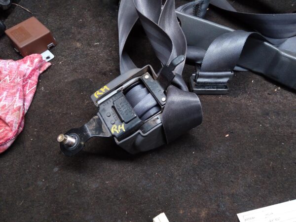 1996 TOYOTA HILUX SEATBELT/STALK