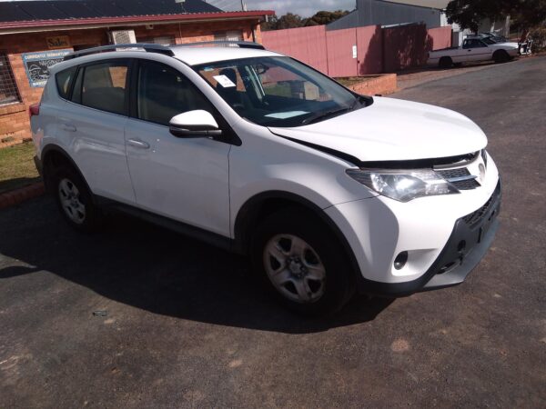2013 TOYOTA RAV4 AIR CLEANER/BOX