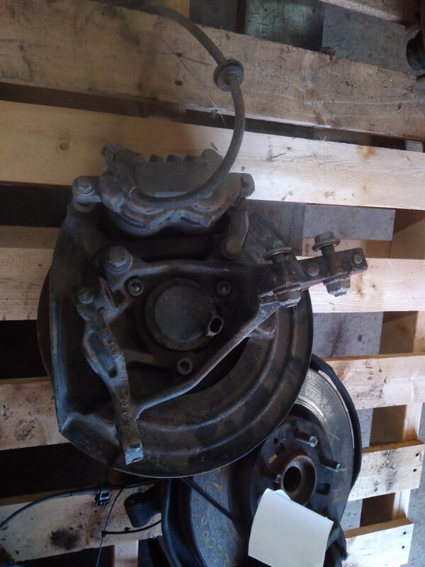 2011 HOLDEN COMMODORE LEFT FRONT HUB ASSEMBLY