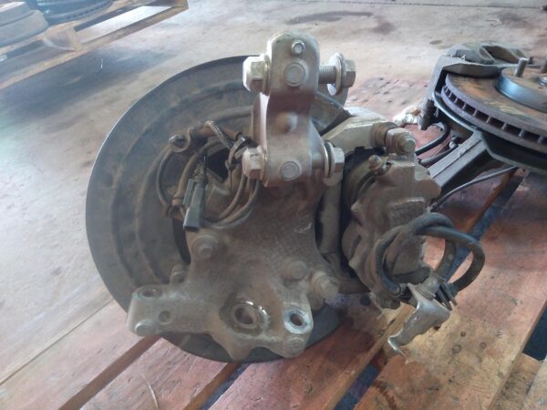 2015 HOLDEN COMMODORE RIGHT FRONT HUB ASSEMBLY