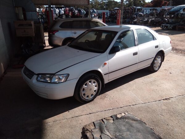 2000 TOYOTA CAMRY REAR GARNISH