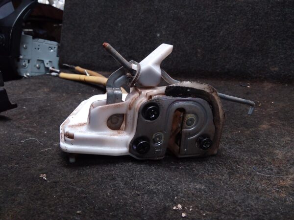 2011 MAZDA 2 DOOR/BOOT/GATE LOCK