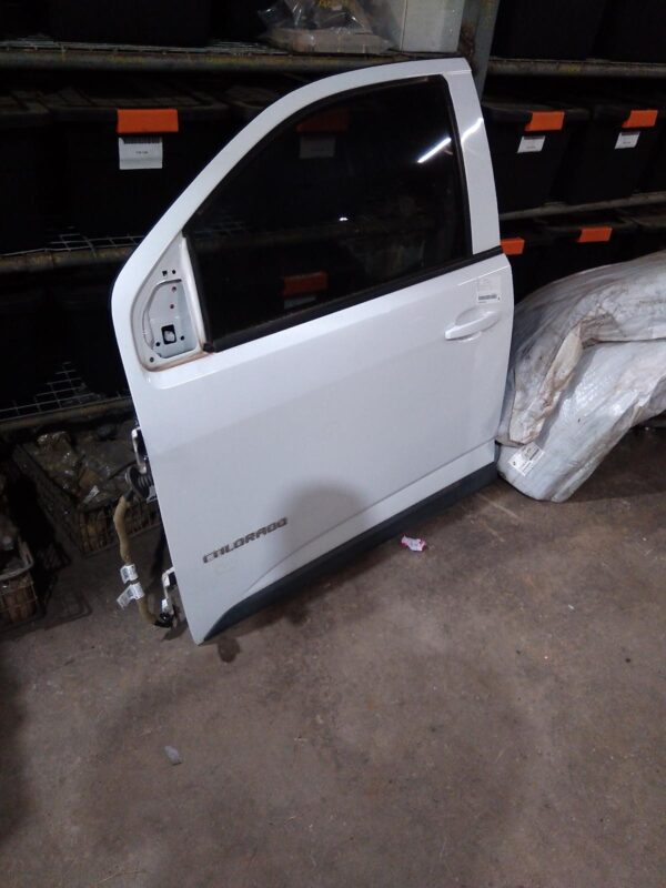 2015 HOLDEN COLORADO LEFT FRONT DOOR