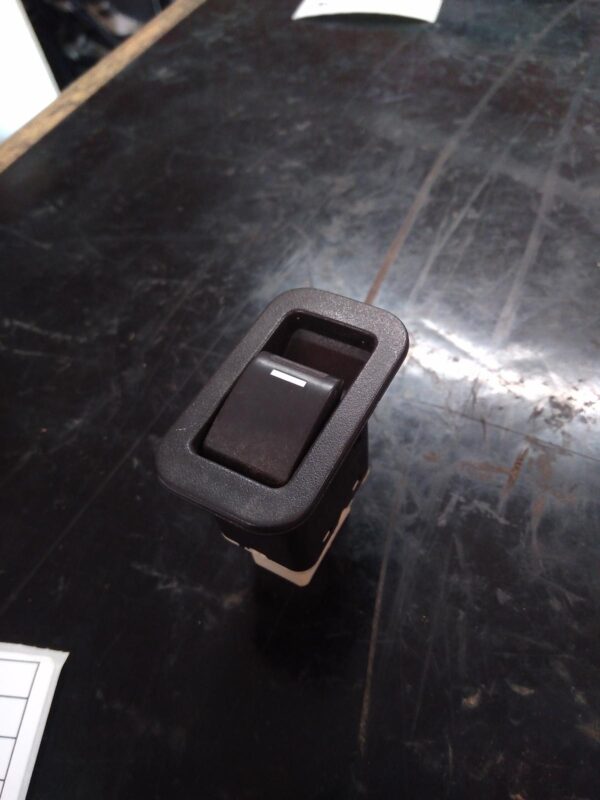 2010 FORD FALCON PWR DR WIND SWITCH