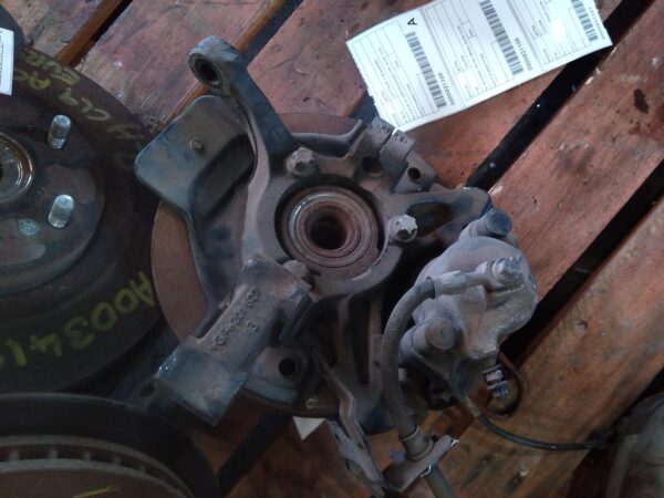 1999 HOLDEN ASTRA RIGHT FRONT HUB ASSEMBLY