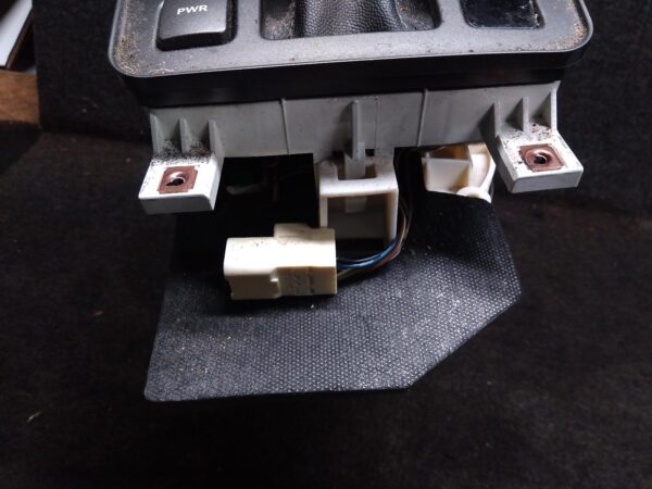 2005 HOLDEN COMMODORE GEAR STICK/SHIFTER
