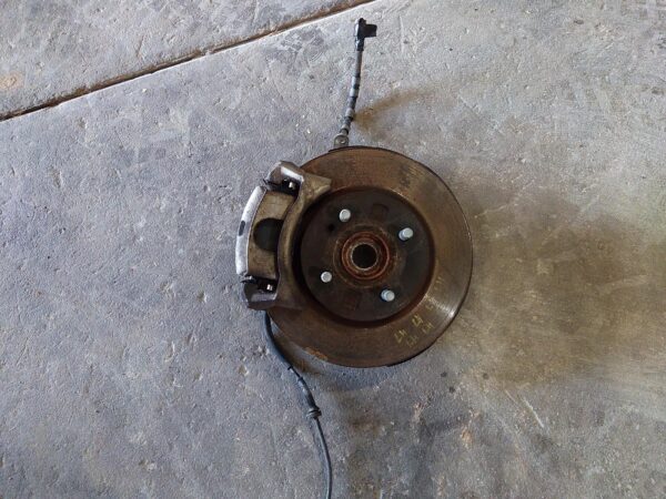2011 MAZDA 2 LEFT FRONT HUB ASSEMBLY