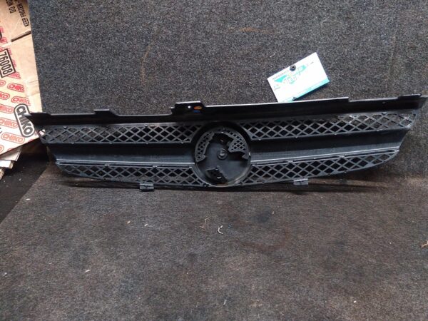 2005 HOLDEN COMMODORE GRILLE