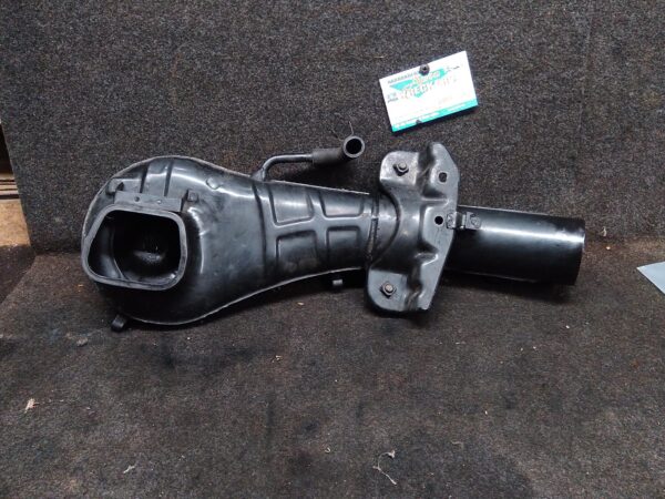 1996 TOYOTA HILUX AIR CLEANER DUCT/HOS