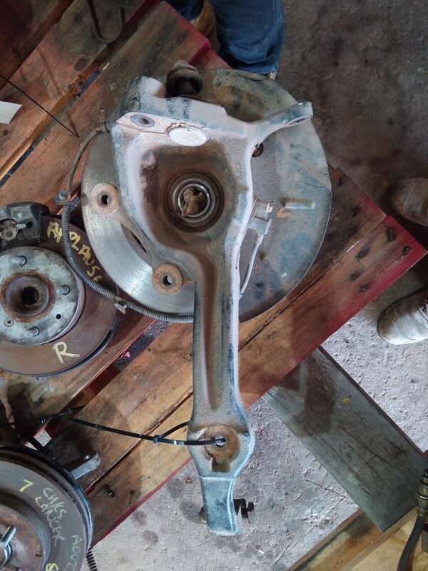 2006 FORD TERRITORY RIGHT FRONT HUB ASSEMBLY