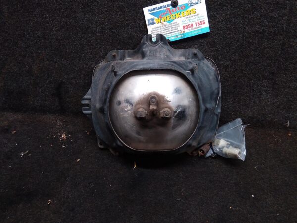 1996 TOYOTA HILUX RIGHT HEADLAMP
