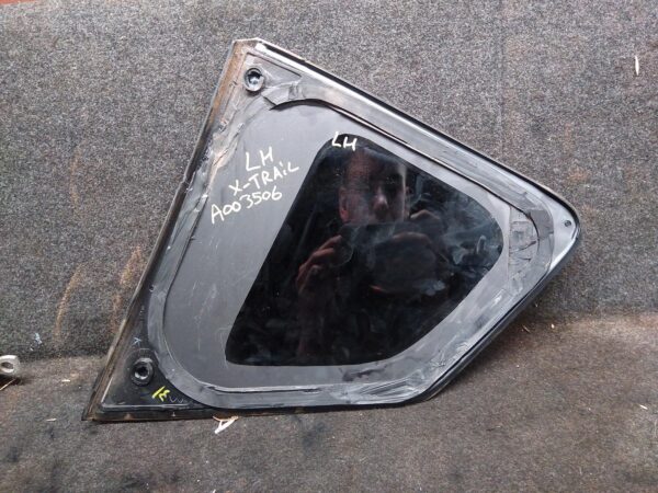 2016 NISSAN XTRAIL Left Rear Side Glass