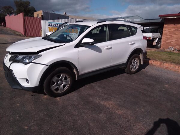 2013 TOYOTA RAV4 AIR CLEANER/BOX