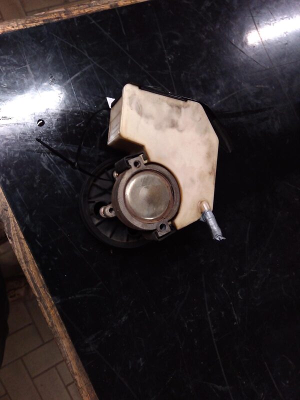 2005 FORD TERRITORY STEERING PUMP