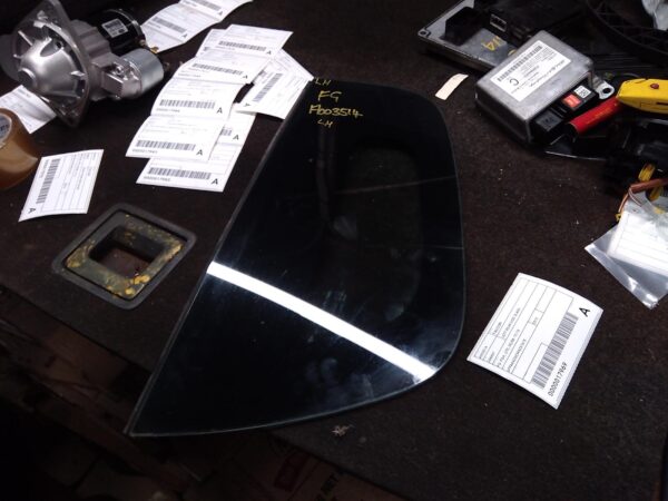 2010 FORD FALCON LEFT REAR SIDE GLASS