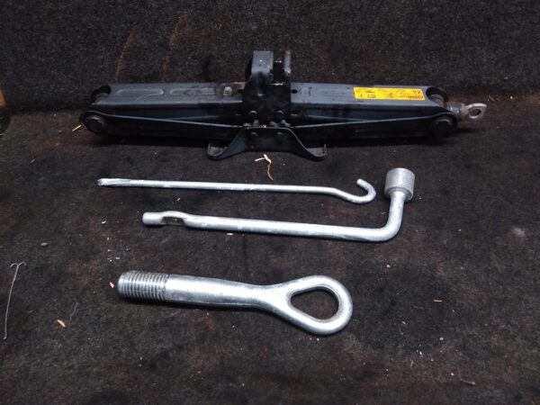 2016 NISSAN XTRAIL Jack/Tool Kit