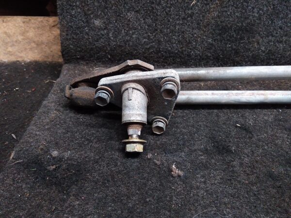 1996 TOYOTA HILUX WIPER LINKAGE