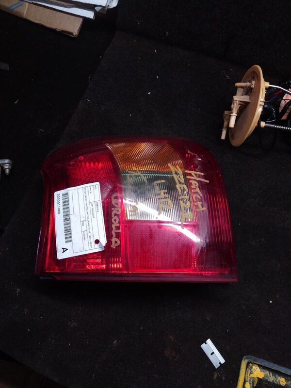 2002 TOYOTA COROLLA LEFT TAILLIGHT